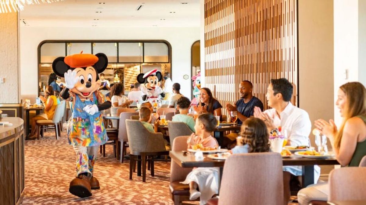 The Best Way to Feed Picky Kids at Disney heart World